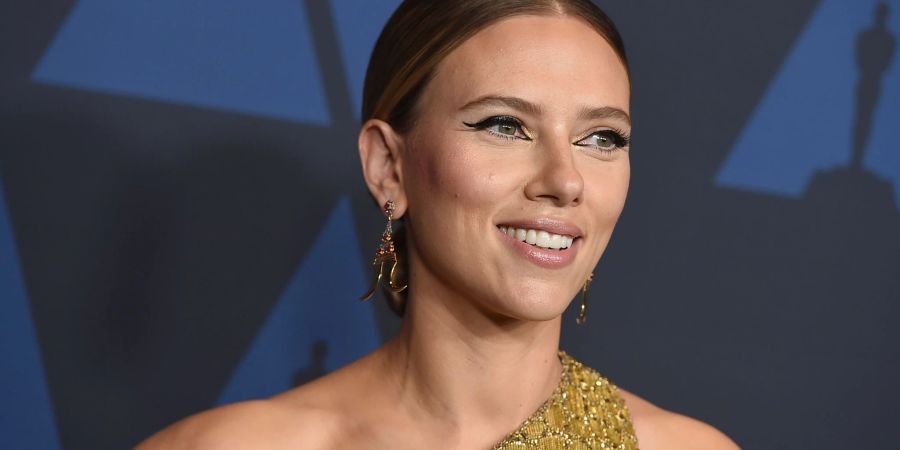 Wegen der KI-Stimme «Sky» ist es zum Streit zwischen OpenAI und Scarlett Johansson gekommen.