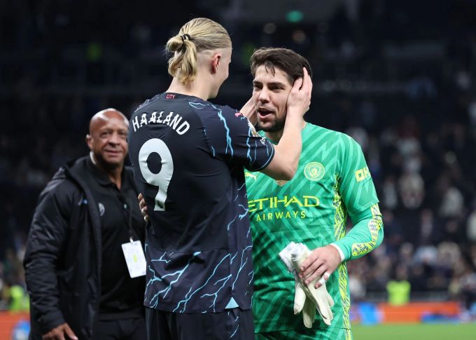 Manchester City steht vor dem erneuten Titelgewinn in der Premier League. Manchester City Haaland Ortega
