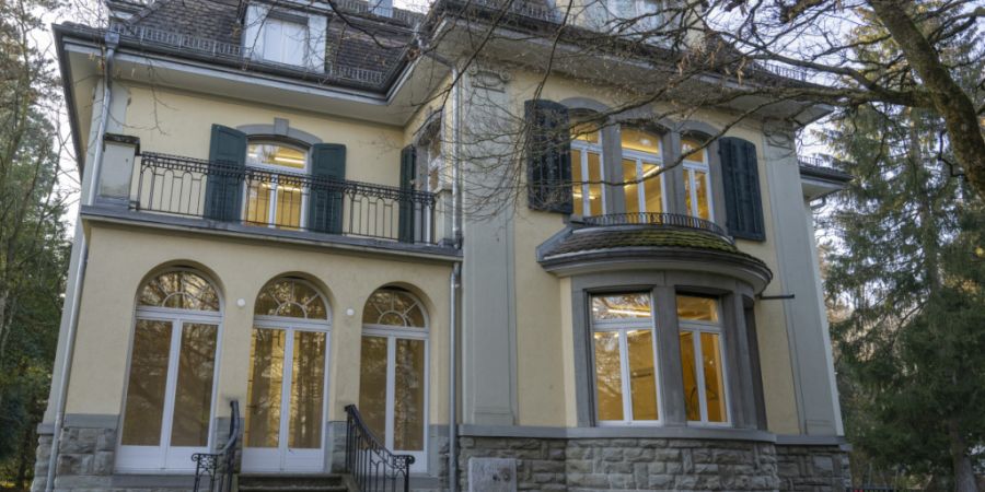 Der St. Galler Künstler Beni Bischof greift mit seinen Arbeiten in die Räume der über hundertjährigen Villa ein, die das Krienser Museum im Bellpark beherbergt. (Archivbild)