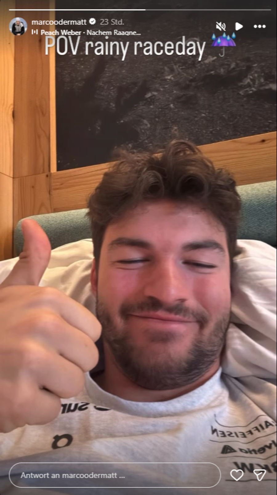 Etwas positiver eingestellt: Alessio Miggiano grüsst aus dem Hotel.