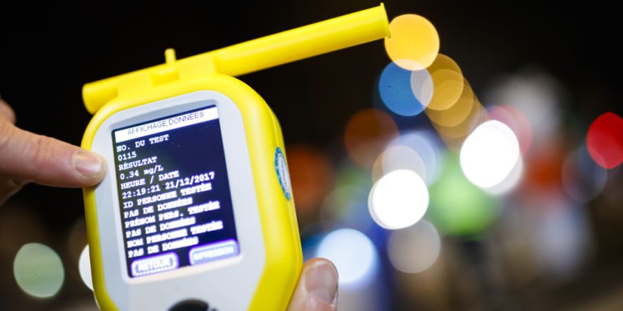 Die Atemalkoholprobe ergab beim 55-jährigen Schweizer einen Wert von 1.39 mg/l. (Symbolbild)
