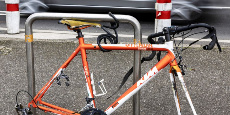Fahrraddiebstahl gehört gemäss der Baselbieter Polizei nach wie vor zu den häufigsten Delikten im öffentlichen Raum. Die Velo-Vignette soll abschreckend wirken. (Symbolbild)