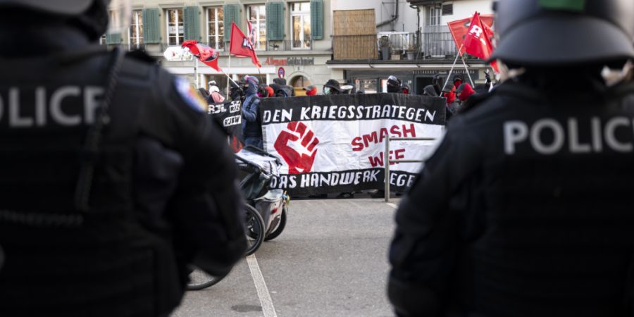 Die Stadt Bern hat von einer Teilnahme an der anstehenden Anti-WEF-Demonstration abgeraten. (Archivbild)