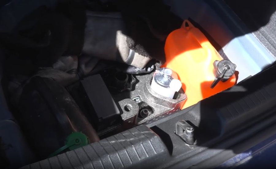 «Es lohnt sich schon extrem, hier vollzutanken», sagt etwa Vivienne, die zusätzlich zwei Fünf-Liter-Kanister mit Benzin gefüllt hat.