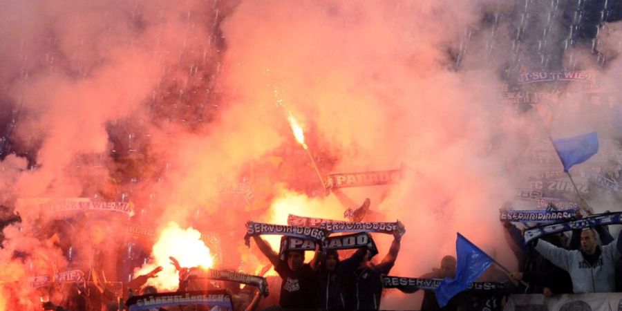 Fünf FCZ-Fans sollen die Fanutensilien von FCB-Fans gestohlen haben. (Symbolbild)