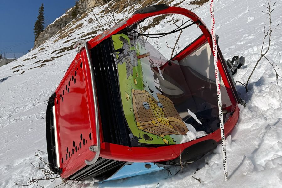 Ein Bild einer verunglückten Seilbahn im Skigebiet Engelberg. Am Mittwochmorgen, dem 18. März 2026, stürzte eine Titlis-Seilbahn zwischen Trübsee und Stand aus noch ungeklärten Gründen ab.
