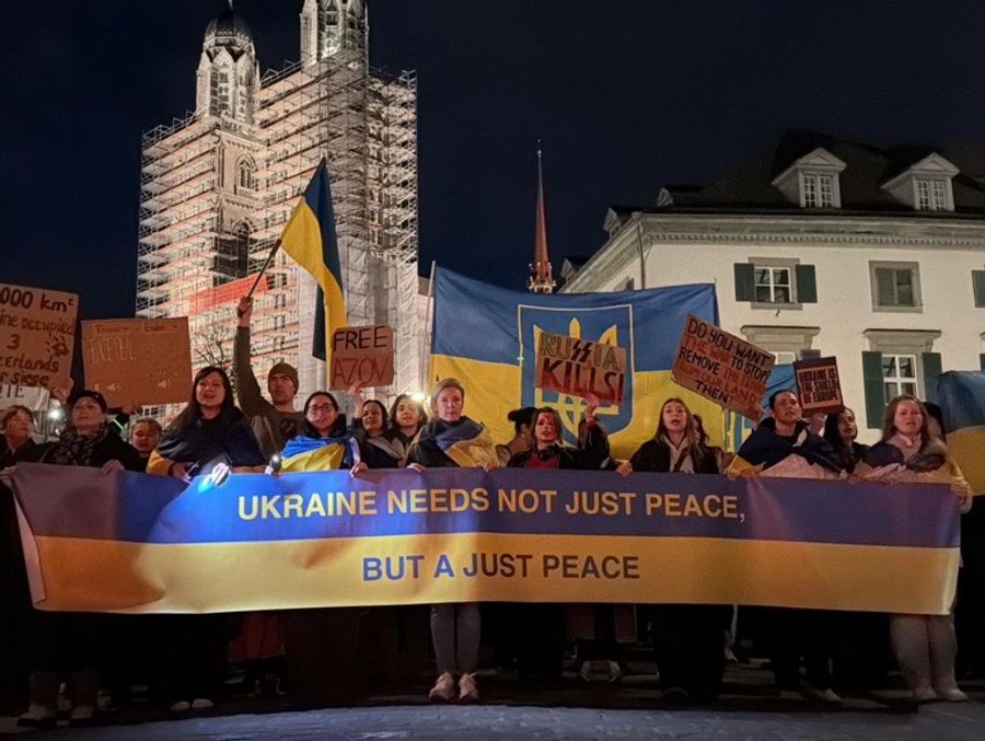 Mit Transparenten, Bannern und Sprüchen zeigten die Demonstrierenden ihre Solidarität.