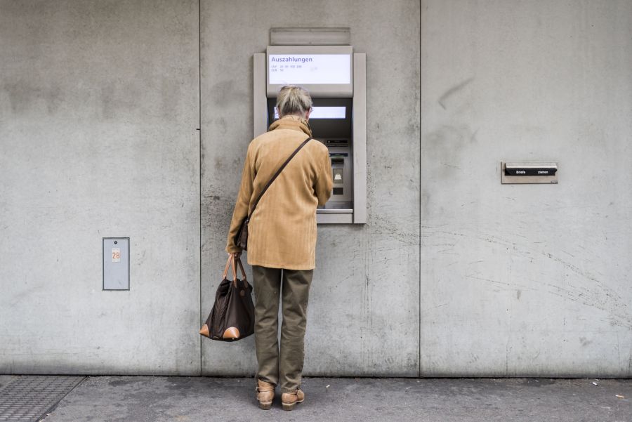 Das geht aus der jüngsten Zahlungsmittelumfrage der Schweizerischen Nationalbank (SNB) hervor.