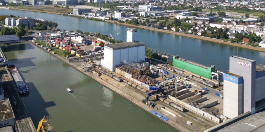 Drohnenaufnahme vom Hafenbecken 1 des Basler Rheinhafens in Basel. (Archivbild)