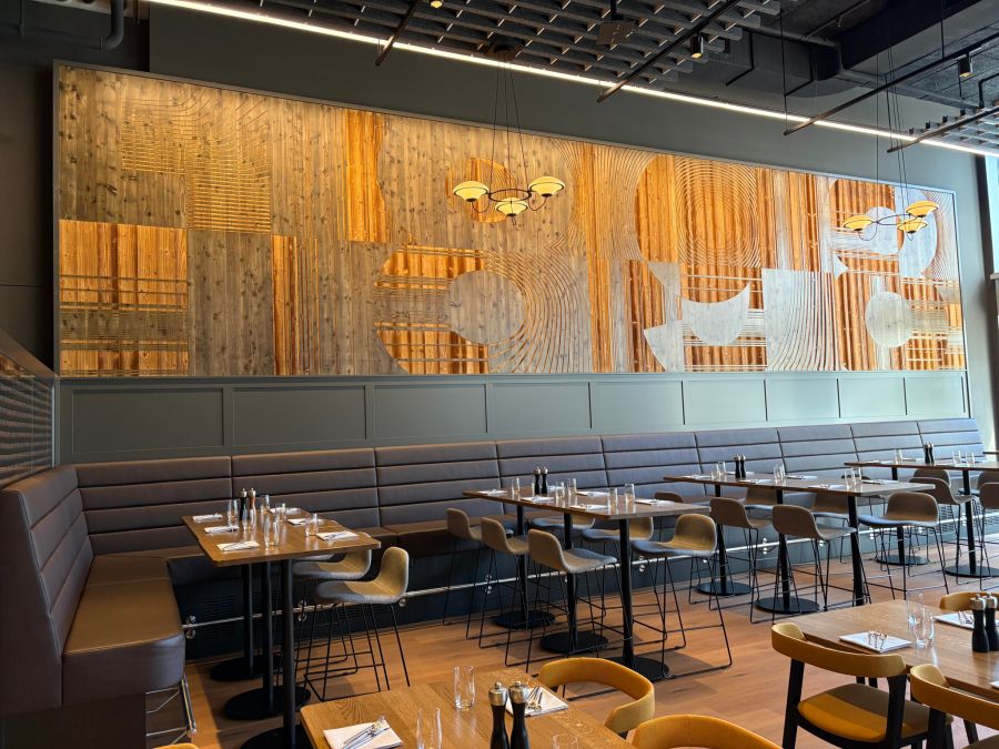 Besonders eindrücklich die goldene Wand mit der riesigen Zahl 1898, dem Gründungsjahr der Gelbschwarzen.