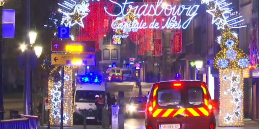 ARCHIV - Das Standbild aus einem Video zeigt Rettungswagen am Straßburger Weihnachtsmarkt. Foto: -/AP/dpa