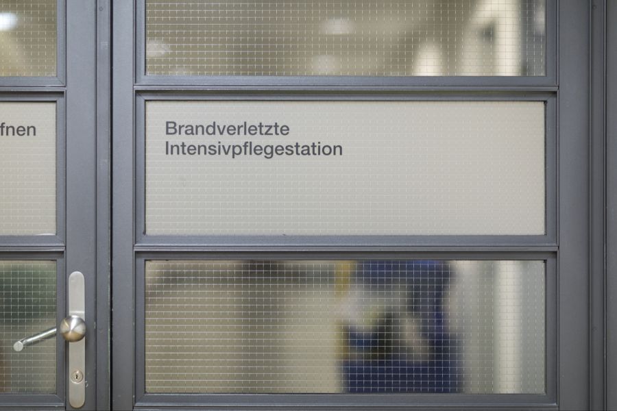 Für Anaïs' Familie aus der Romandie wird der Klinikaufenthalt im deutschsprachigen Umfeld durch die Sprachbarriere zusätzlich erschwert.