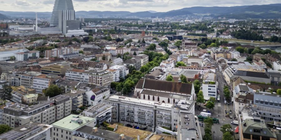 Gelder aus dem Basler Standortpaket sollen dank einer Gesetzesrevision künftig stärker den KMU zugute kommen. Letztes Jahr floss der Löwenanteil zu Pharmaunternehmen. (Archivbild)
