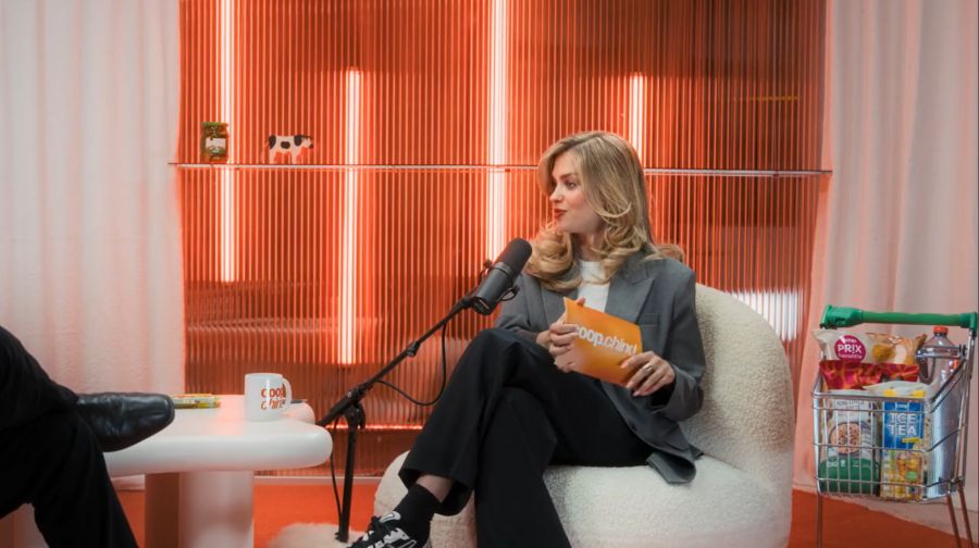 Moderatorin Jennifer Bosshard bleibt im «coop.chind»-Podcast jedoch hartnäckig.