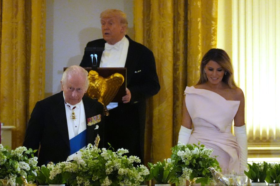 Beim Staatsdinner traten Charles und Trump im Frack auf. Auch dort blieb der Ton zwischen den beiden ungewöhnlich gelöst.