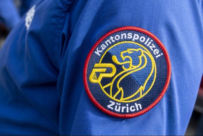 Dass das ungefragte Filmen von Personen strafrechtlich nicht relevant ist, weiss auch die Kantonspolizei Zürich. Kantonspolizei Zürich