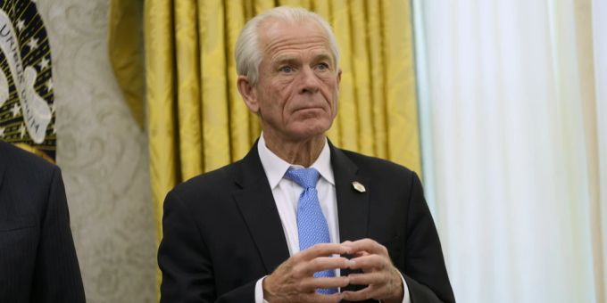 Peter Navarro gilt als Kopf hinter der neuen Ausprägung der US-Zollpolitik. (Archivbild) musk dümmer