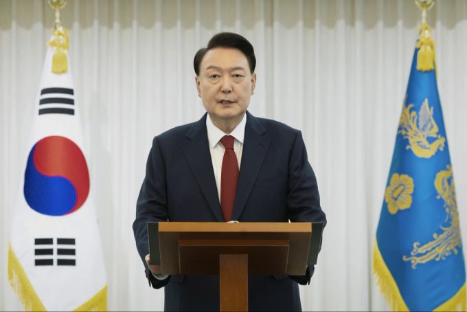 Der abgesetzte Präsident Yoon darf Südkorea derzeit nicht verlassen und muss sich nun einer Anklage stellen. Südkorea Yoon