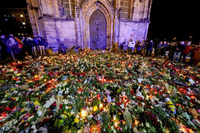 Nach dem Attentat am Weihnachtsmarkt ist die Trauer in Magdeburg (D) riesig. Magdeburg