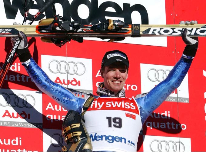 Bruno Kernen gewinnt 2003 die Lauberhorn-Abfahrt in Wengen. Bruno Kernen