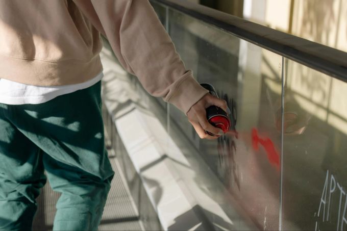 Sprayerinnen oder Sprayer zu fassen, ist nicht leicht. (Symbolbild) Sprayer