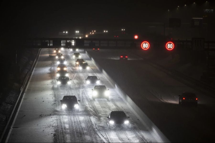 Am Dienstag dann fällt der Schnee bis in die tiefen Lagen.