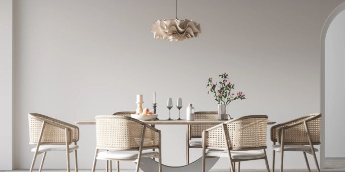 Ein luxuriös gestaltetes Esszimmer lädt zum Verweilen ein. esszimmer in beige tönen