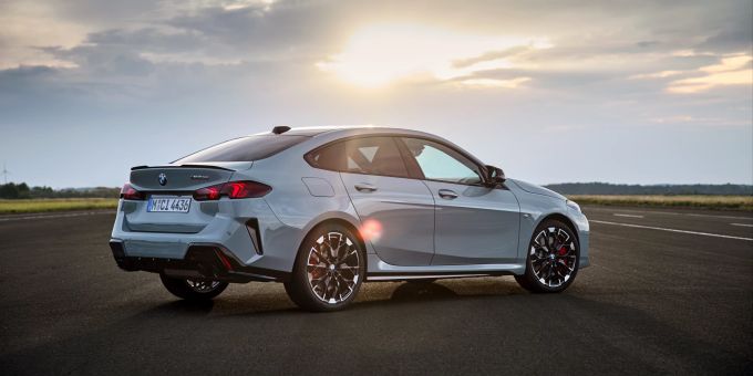 BMW 2er Gran Coupé M235: Serienmässig ist nun das M Sport Exterieur enthalten, was dem Gran Coupe von Haus aus eine dynamischere Optik verleiht. BMW 2er Gran Coupé
