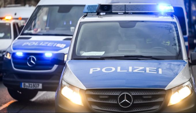 Die Polizei hat die Ermittlungen zur Unfallursache auf der A2 aufgenommen. a2