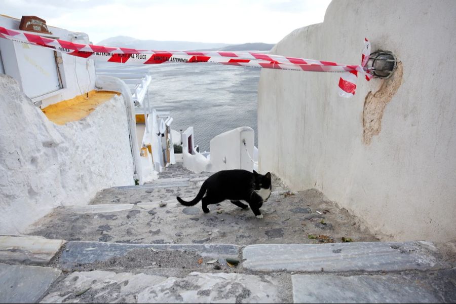 Aber die anhaltenden Erdbeben auf der Insel sorgen für Unsicherheit: Auch bei Touristen und Arbeitnehmerinnen.