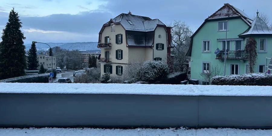 Schnee, wie hier am Freitagmorgen in Urdorf ZH, dürfte es aber wohl nicht mehr geben.