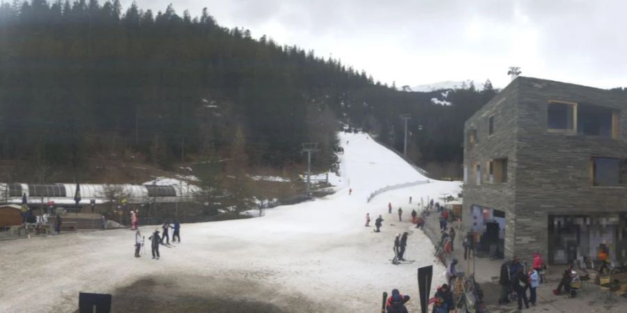 Blick auf die Talstation in Laax GR heute Nachmittag um 15 Uhr.