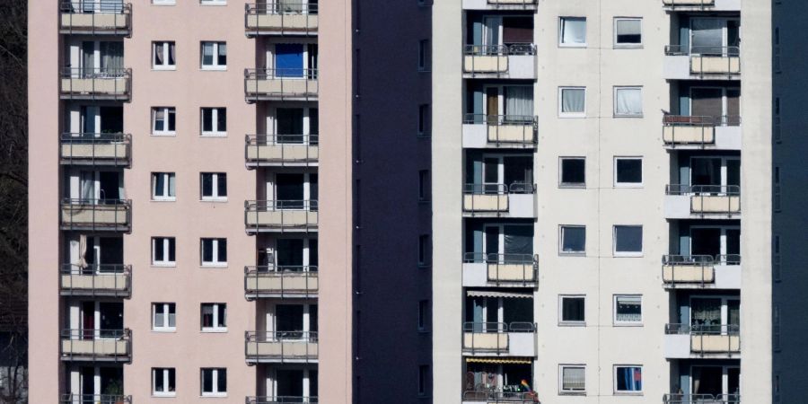 Ob in einem bestimmten Gebiet die Mietpreisbremse gilt, legen die Bundesländer selbst fest. Ob das befristet eingeführte Bundesgesetz, das ihnen dies erlaubt, über Ende 2025 hinaus verlängert wird, steht noch nicht fest.