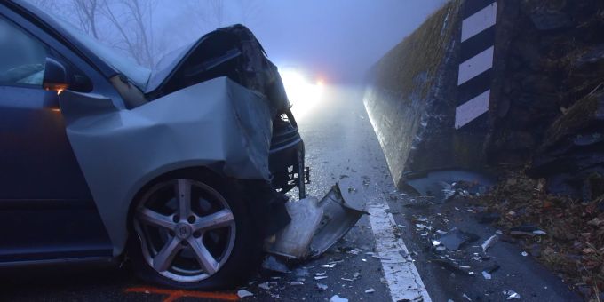 Am Auto entstand ein Totalschaden. Totalschaden