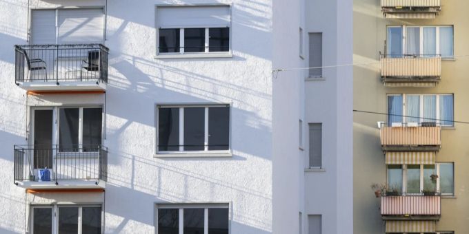 Am Montag veröffentlicht das Bundesamt für Wohnungswesen (BWO) den neuen Referenzzinssatz, der voraussichtlich von 1,75 auf 1,50 Prozent sinkt. Hier Wohnungen in Zürich. Wohnungen Miete