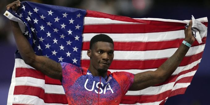 Fred Kerley nach dem Gewinn der Bronzemedaille über 100 Meter an Olympia 2024 in Paris. Fred Kerley