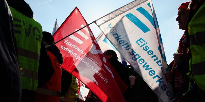 Die EVG kämpft seit Jahren gegen eine mögliche Aufspaltung der Bahn. (Archivbild) EVG