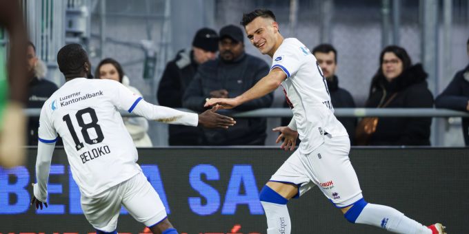 Aleksandar Stankovic (rechts) vom FC Luzern feiert sein Tor zum 2:2 gegen Yverdon. FC Luzern