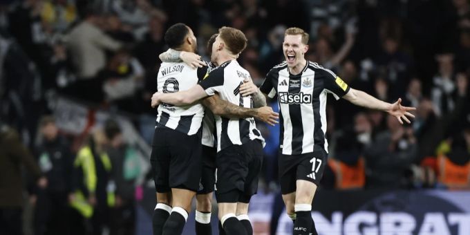 Newcastle United gewinnt gegen Liverpool den ersten Ligapokal seit 1955. Newcastle United EFL Cup