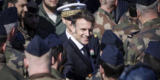 Emmanuel Macron setzt sich für europäische Truppen in der Ukraine ein. macron