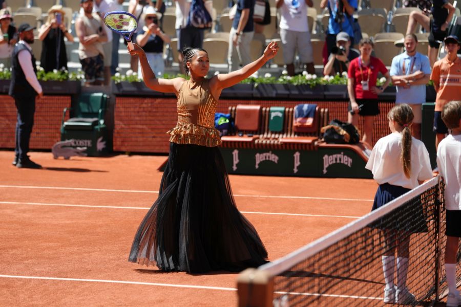 Naomi Osaka läuft an den French Open mit Rock auf.