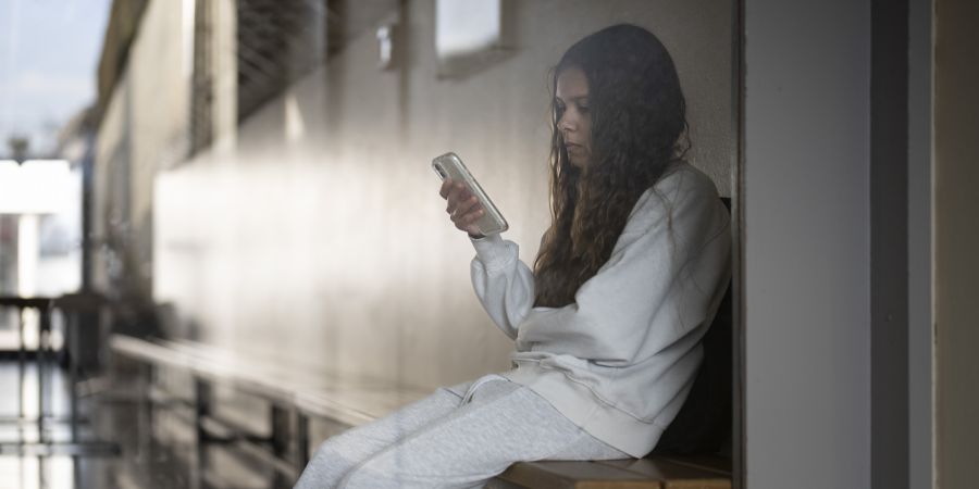 Mädchen mit Handy