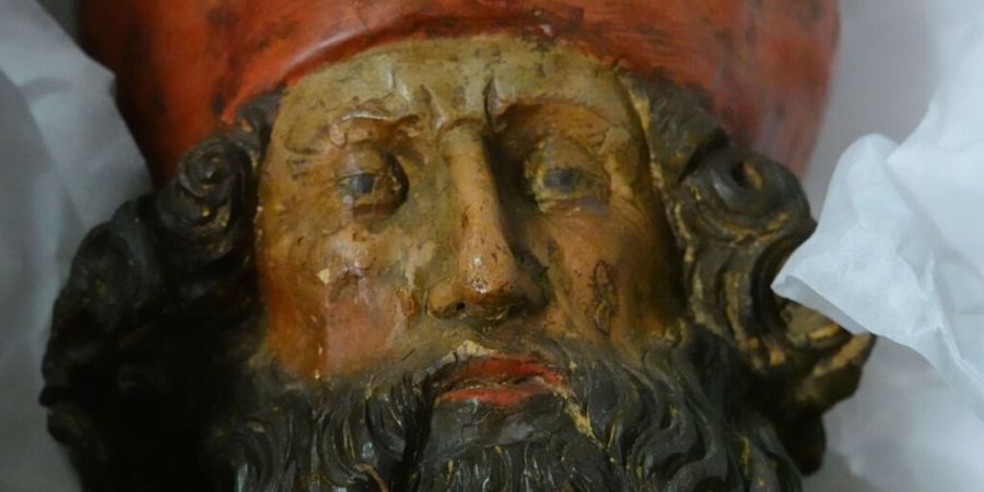 Eine spätgotische Heiligenstatue mit bewegter Geschichte kehrt nach über 100 Jahren an ihren Ursprungsort im Baltschiedertal im Oberwallis zurück.