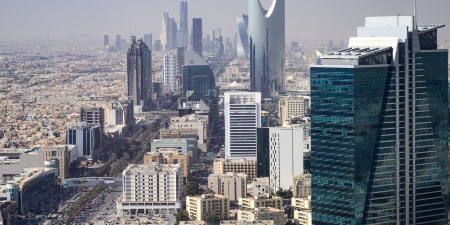 ARCHIV - Blick von der Terrasse des Al Faisaliah Towers auf die Innenstadt der saudi-arabischen Hauptstadt Riad. Foto: Bernd von Jutrczenka/dpa
