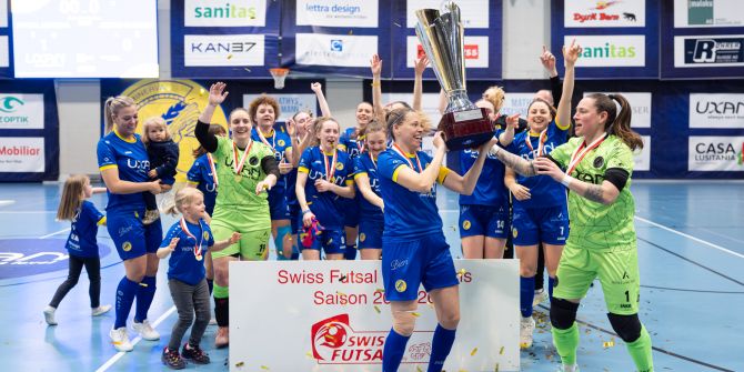 Die Minervanerinnen feiern ihren ersten Meistertitel.