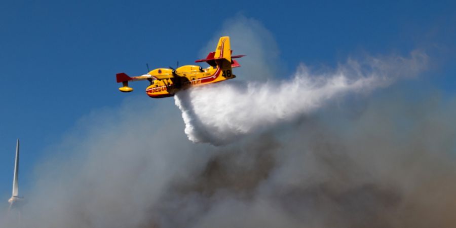 Sieben Canadair-Flugzeuge haben am Mittwoch gegen Flammen im Piemont gekämpft. (Archivbild)