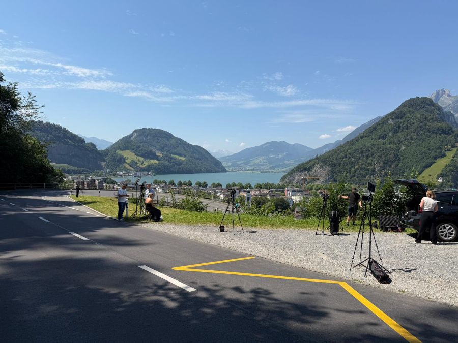 Einige Journalisten aus dem Ausland sind noch immer vor Ort.