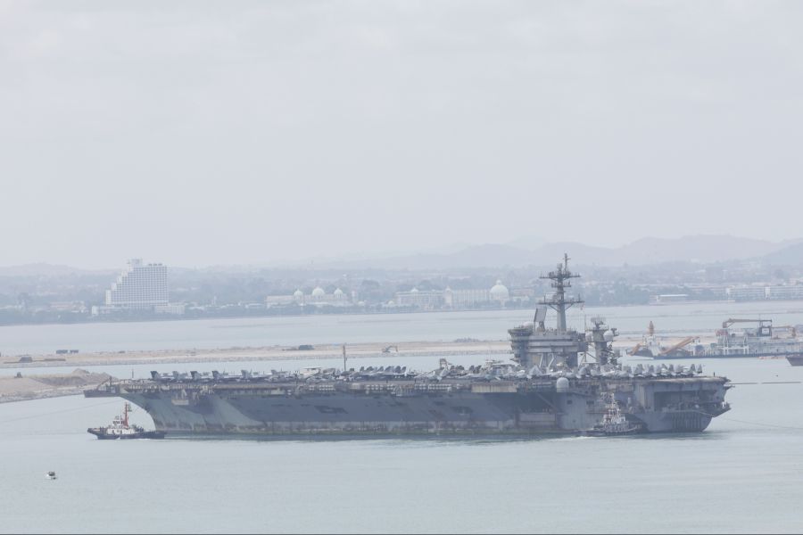 Nach 250 Tagen legt der US-Flugzeugträger USS Abraham Lincoln in Thailand an.