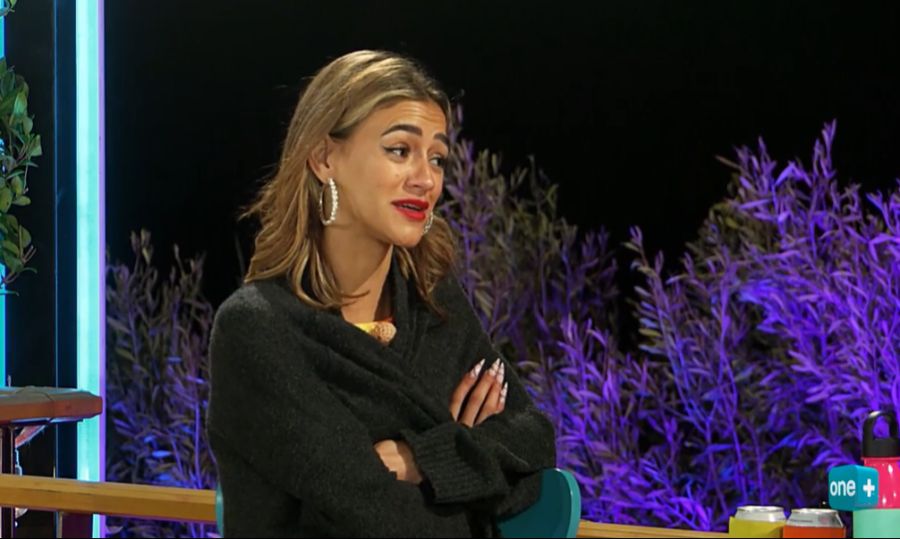 Rina sucht das Gespräch zu ihrem Ex.