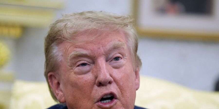 US-Präsident Donald Trump spricht im Oval Office des Weißen Hauses. Foto: Manuel Balce Ceneta/AP/dpa